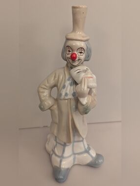 Vintage Porcelain Clown Figurine with 2 Masks. Apprx Size H: 10.5" W:4"